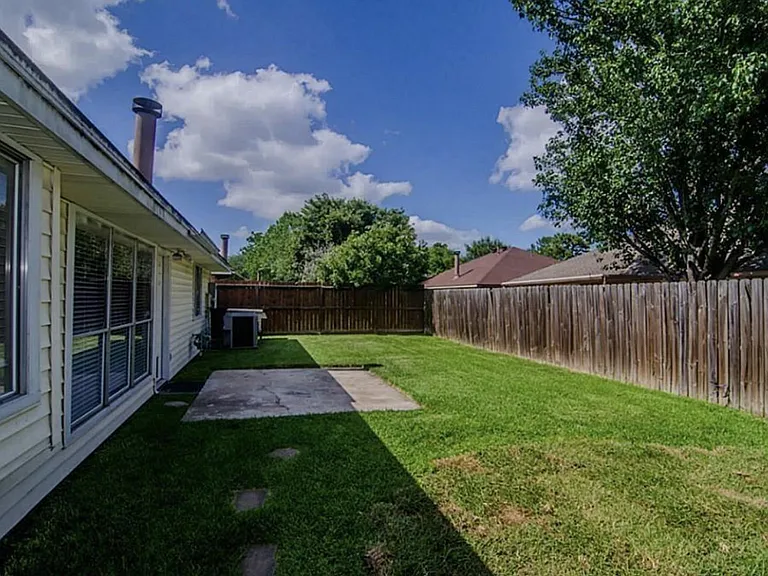 6910 Brockington Dr — Photo 12