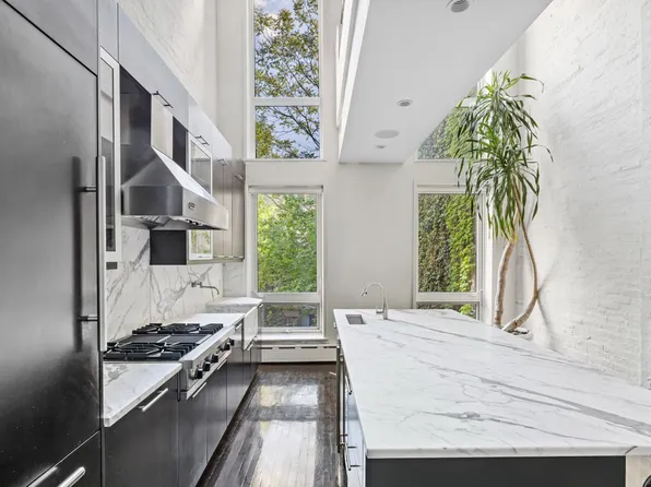 262 West 25th Street image 2 of 8