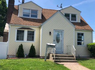 830 Jackson Ave, Lindenhurst, NY 11757