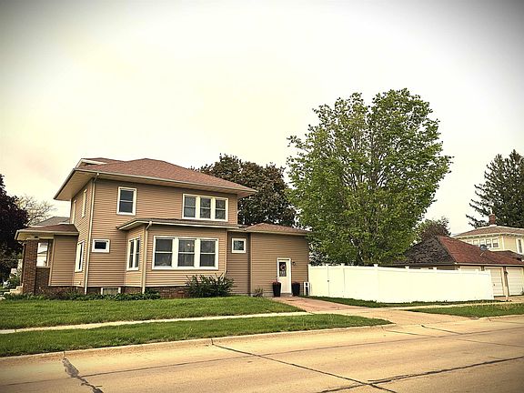 2nd image of 401 N Walnut Ave