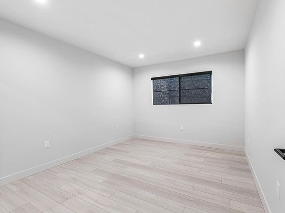 5th image of 3750 S Canfield Ave #9B