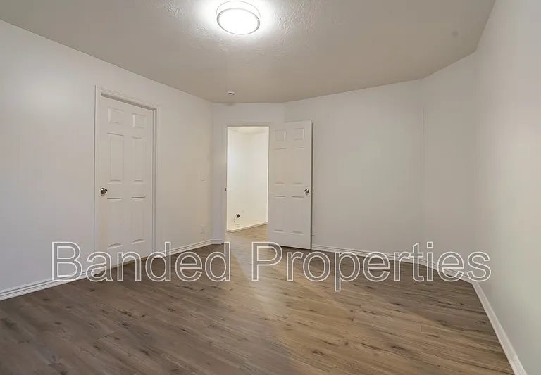 325 E Mill St S #3 — Photo 20