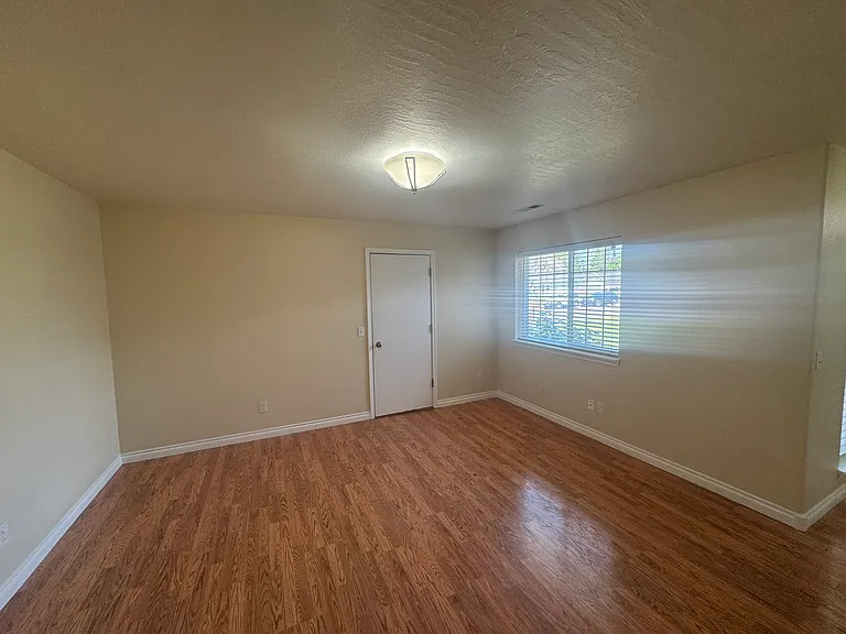 3240 N 13th St — Photo 22