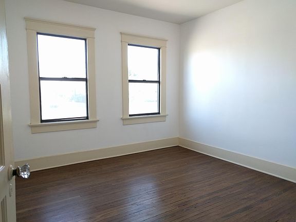 4th image of 824 1/2 W Martin Luther King Jr Blvd Room B