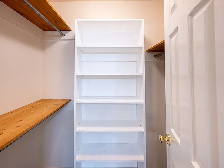 4135 Knollcrest Cir N — Photo 30