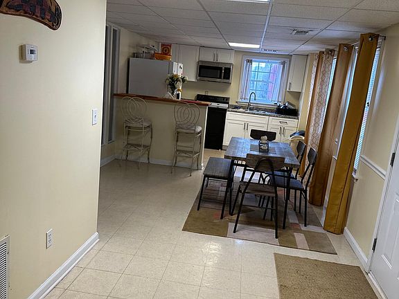 5th image of 410 Saint Marks Dr