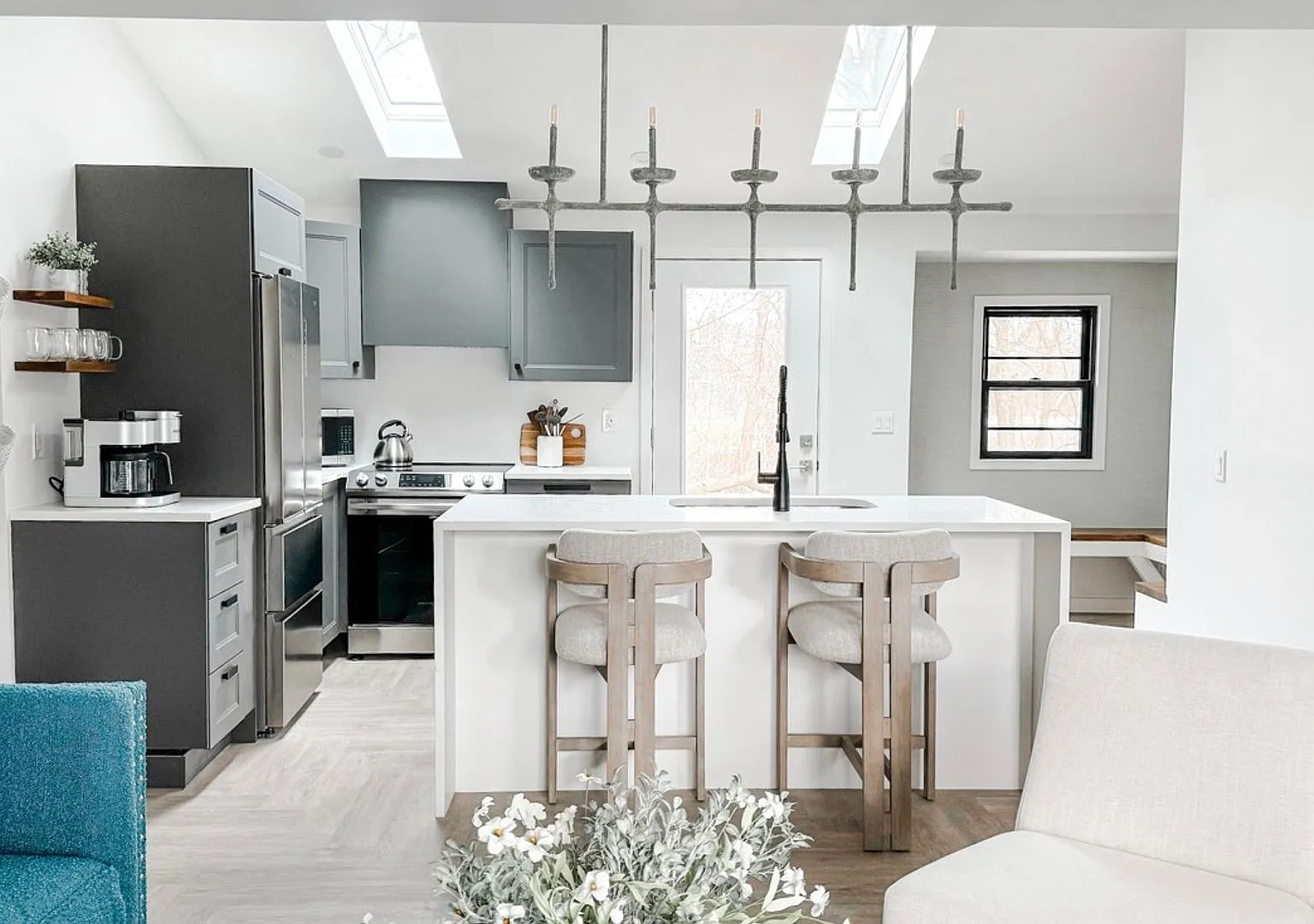 Modern solace meets nostalgic comfort in this stunning 3BR/3BA beauty 4800/Mo — Photo 1