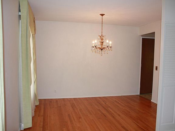 3rd image of 11 Cricket Ct