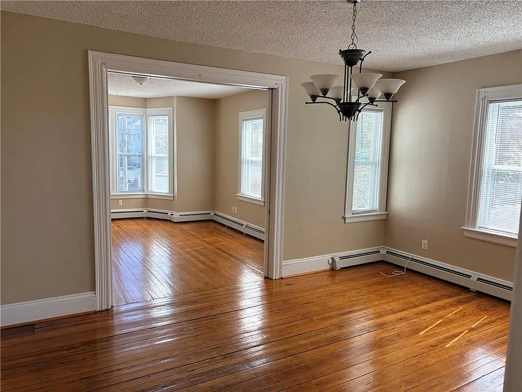 2 bed, 1.0 bath, 1100 sqft, $2,650 — Photo 3