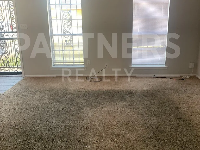 5546 Gantry Dr — Photo 2