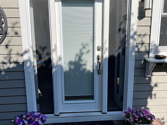 3rd image of 115 1/2 Wilder Ave
