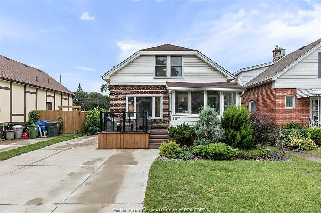 2 bed, 1.5 bath, 1325 sqft, $2,300 — Photo 2