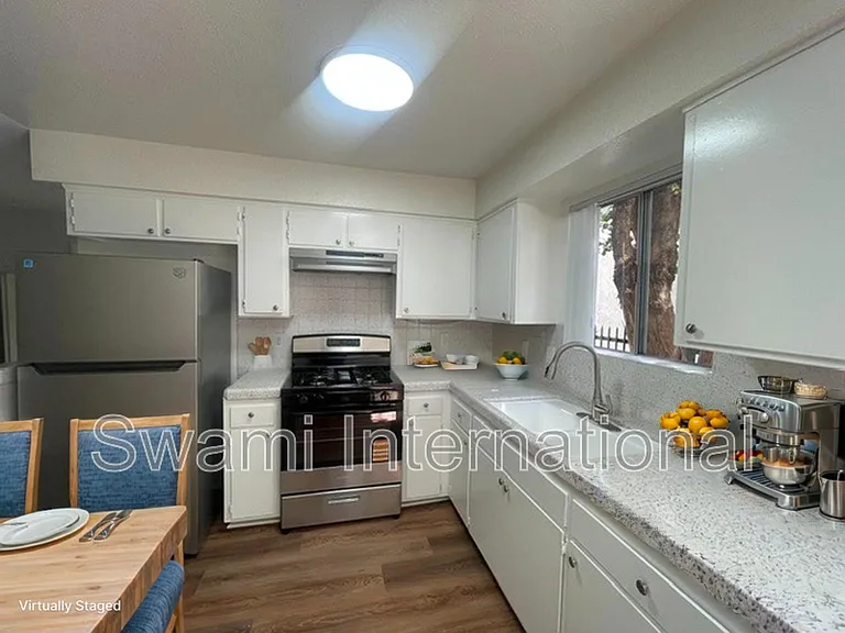 345 E Stepney St #6 — Photo 2