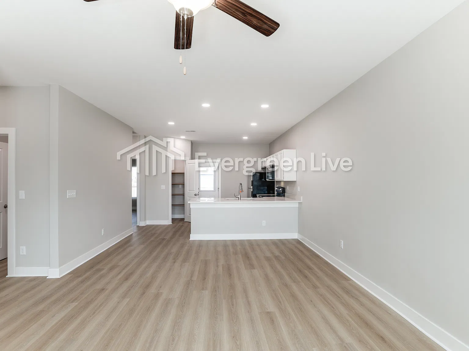 3 bed, 2.0 bath, 1207 sqft, $1,345 — Photo 4