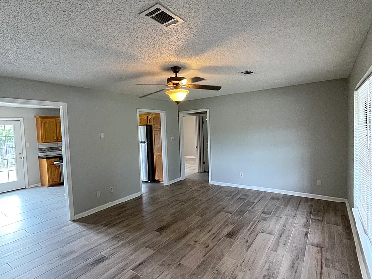 22-01 Blair Rd — Photo 4