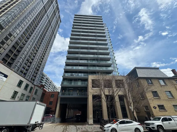 105 George St #Lph2104, Toronto, ON M5A 0L4