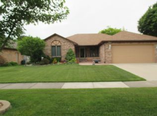 40305 Langton Dr, Sterling Heights, MI 48310