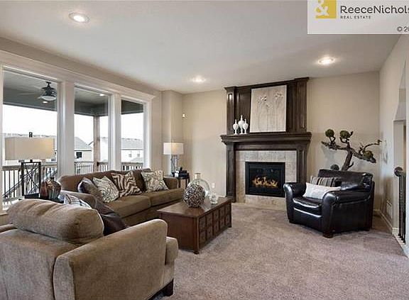 3rd image of 108 SW Greenbriar Dr