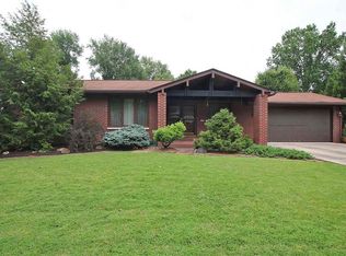 5321 Dover Dr, Godfrey, IL 62035
