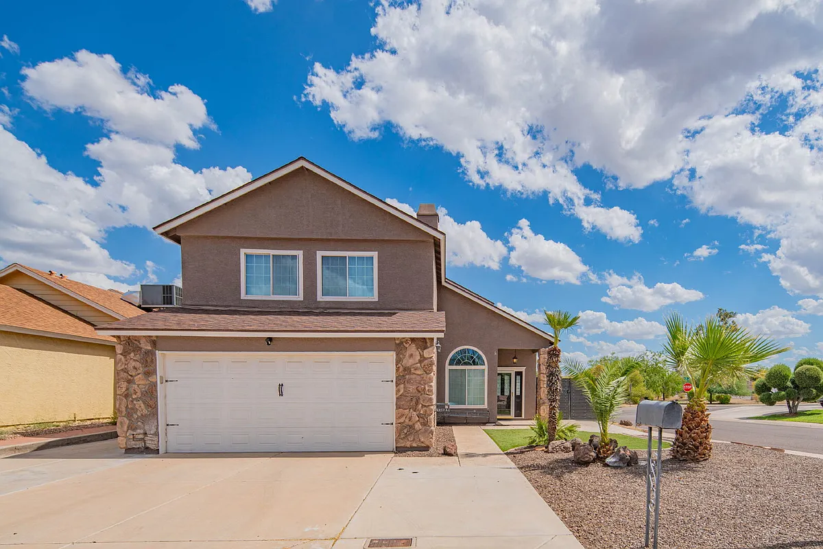 Building Photo - 10615 N 63rd Dr