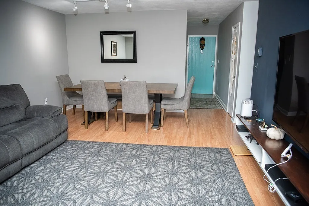 302 Boston Post Rd E — Photo 1