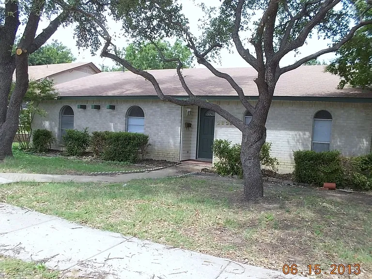 2829 Arcadia Ln — Photo 1