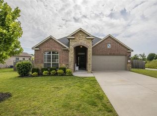 520 Oak Run Ln, Cave Springs, AR 72718