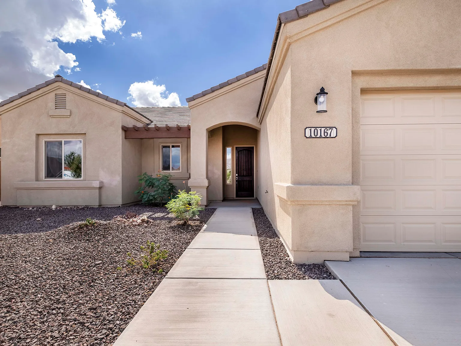 3 bed, 1732 sqft, $2,400 — Photo 3