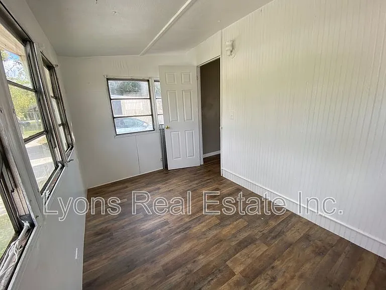 4900 Tice St #5 — Photo 2