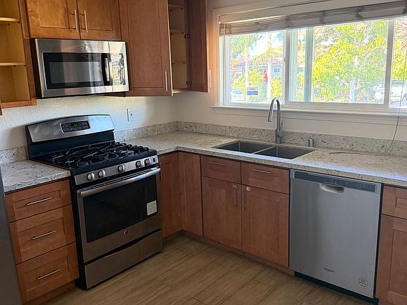 4th image of 920 Bedford St #1