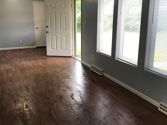 2nd image of 23976 Manor Ln