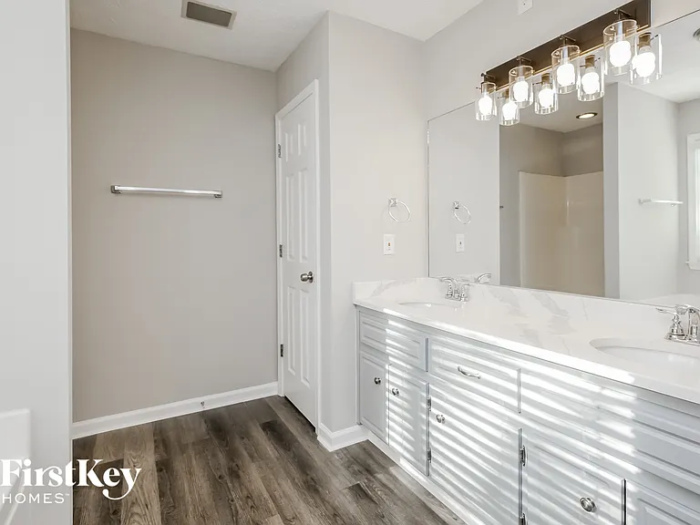 210 Calusa Lake Ct — Photo 10