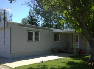 5373 Greenwood Ln, Rapid City, SD 57703