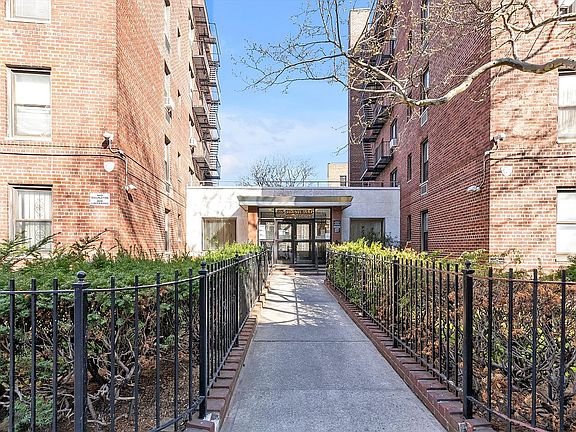 2nd image of 141-05 Pershing Cres APT 202