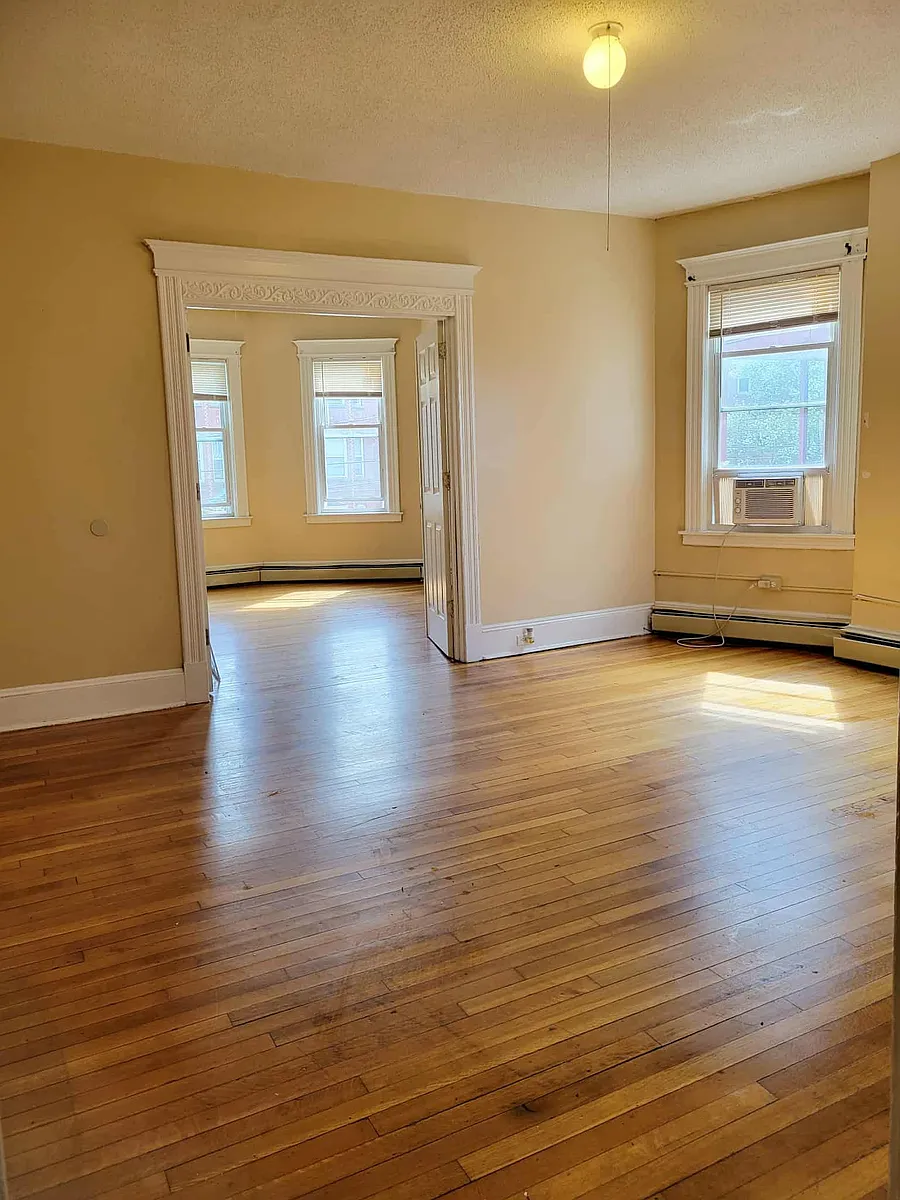 Building Photo - 14-16 Mortson St #2