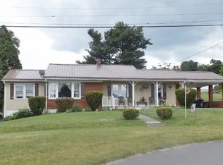 218 Fairview Ave, Pearisburg, VA 24134