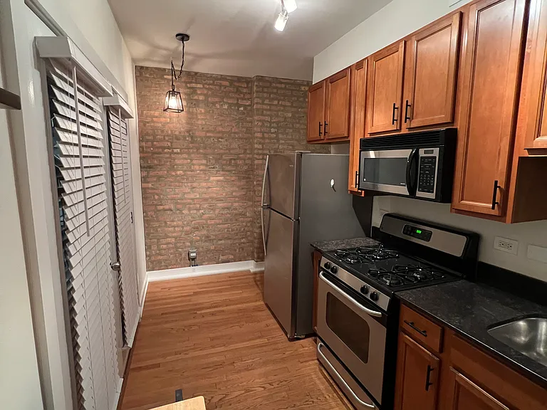 905 W Cornelia Ave #2W — Photo 7