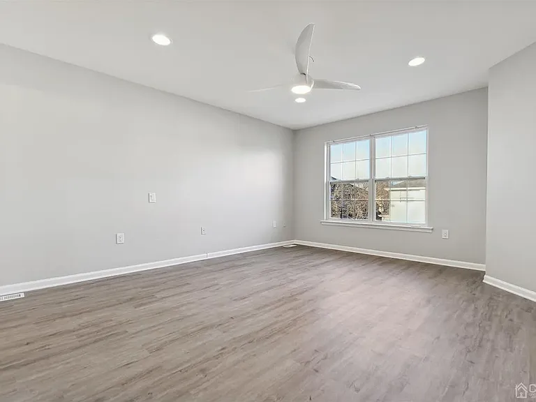 194 Pinelli Dr — Photo 19