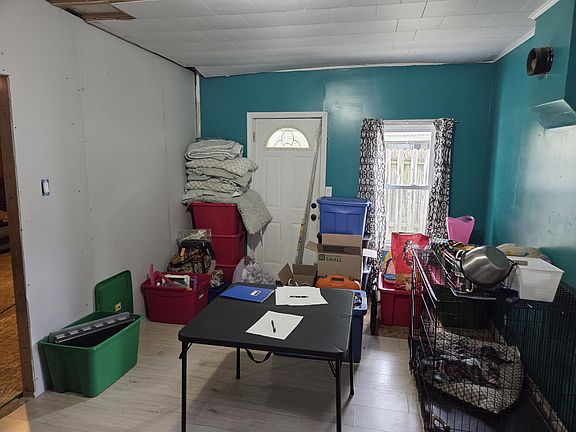 4th image of 112 Gilbertson Ave