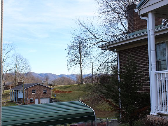 3rd image of 130 Meadow View Dr