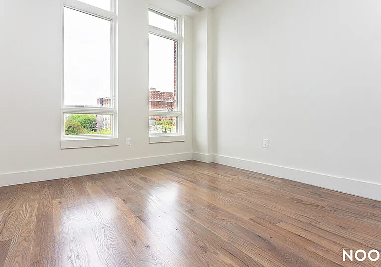 317 Franklin Ave #2R — Photo 4