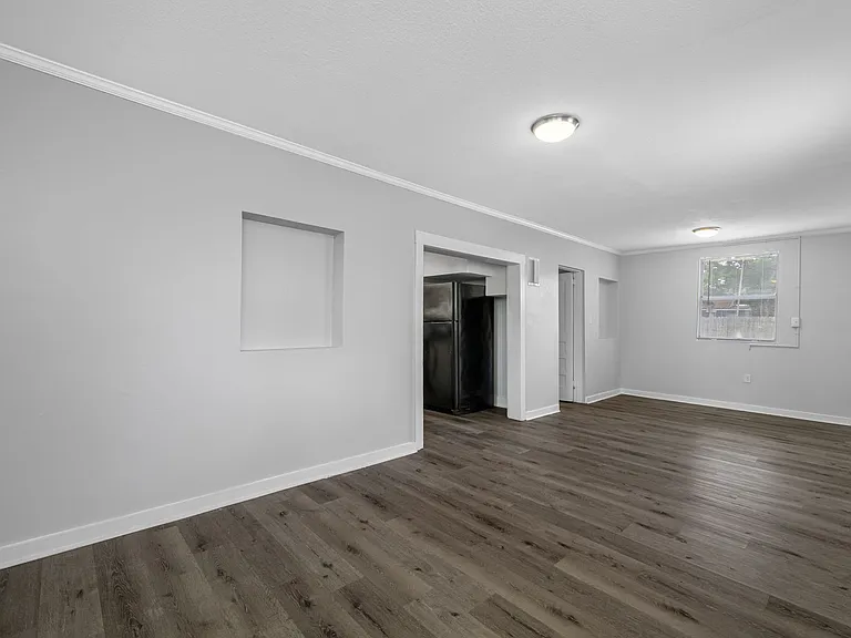 7707 N Huntley Ave — Photo 5