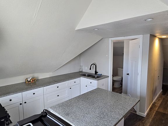 4th image of 2218 2nd St NE #3