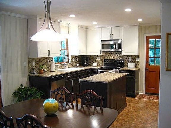 Gorgeous remodeled kitchen with granite, glass-stone backsplash, stainless, new uppers, new sink-fau