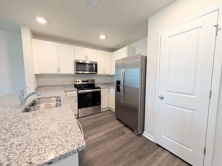 620 Golden Resin Rd — Photo 3