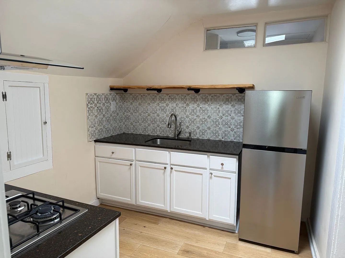 Central Location Beautiful Remodel apartments complex — Photo 3