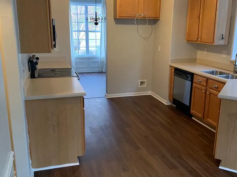8012 Abington Dr — Photo 13