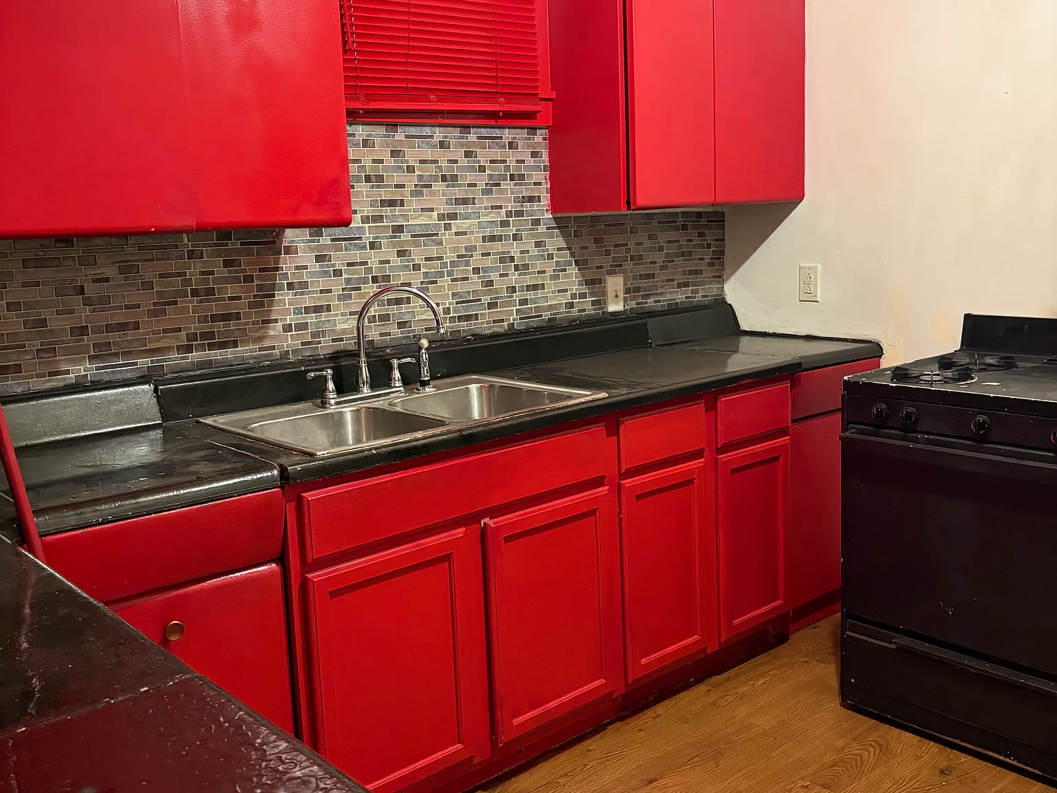 2 bed, 700 sqft, $1,150 — Photo 2