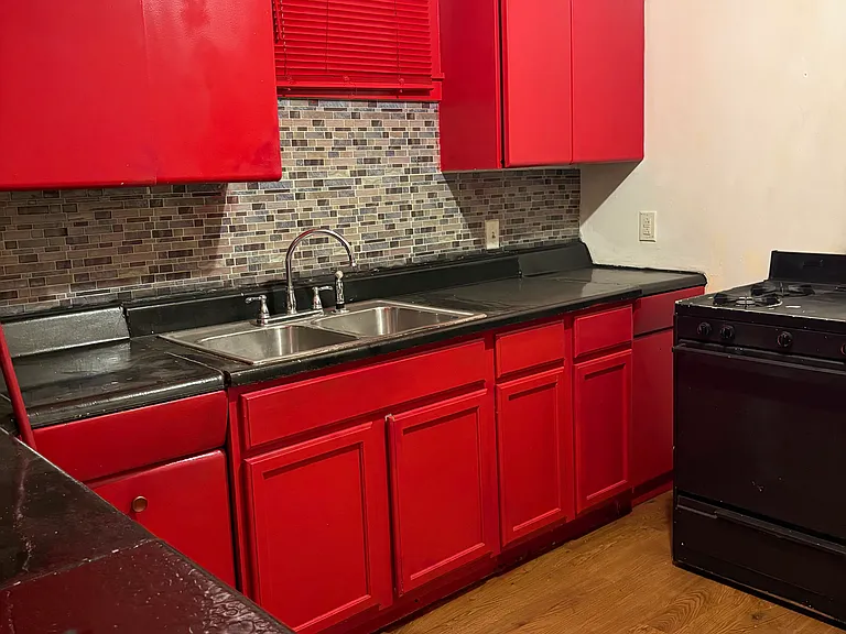 531 S Oak Ave #4 — Photo 2