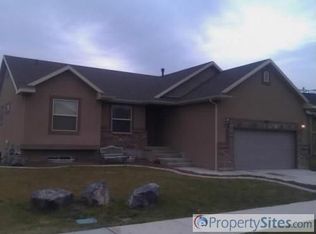 868 W Pebble Brook Dr, Pleasant View, UT 84404